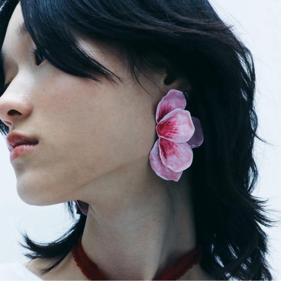 ZARA Earrings Enameled Petal Fan in Pink 💕✨✨✨✨ - Picture 7 of 8